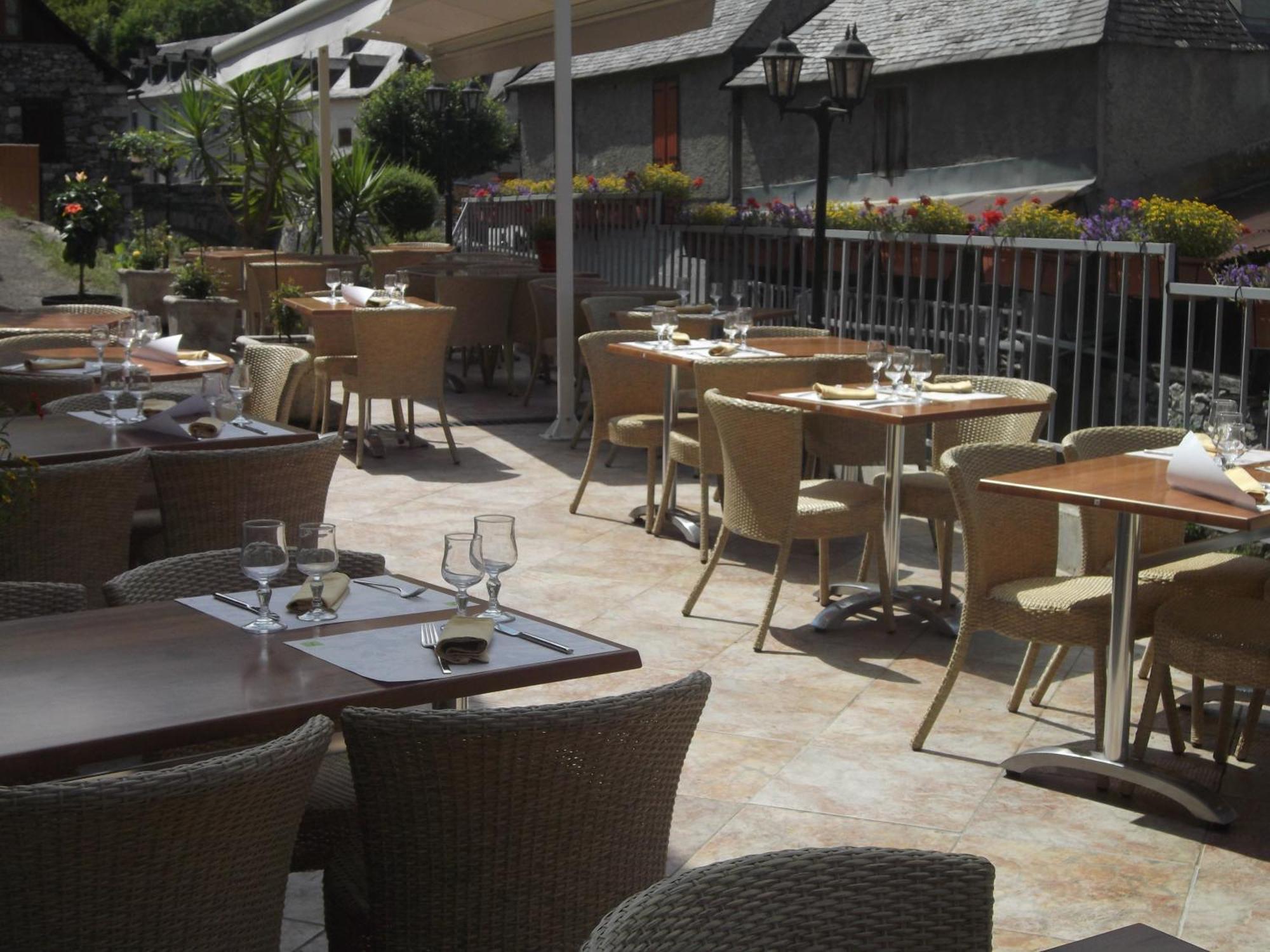 Hotel Logis Auberge De L'Isard Saint-Lary  Ngoại thất bức ảnh