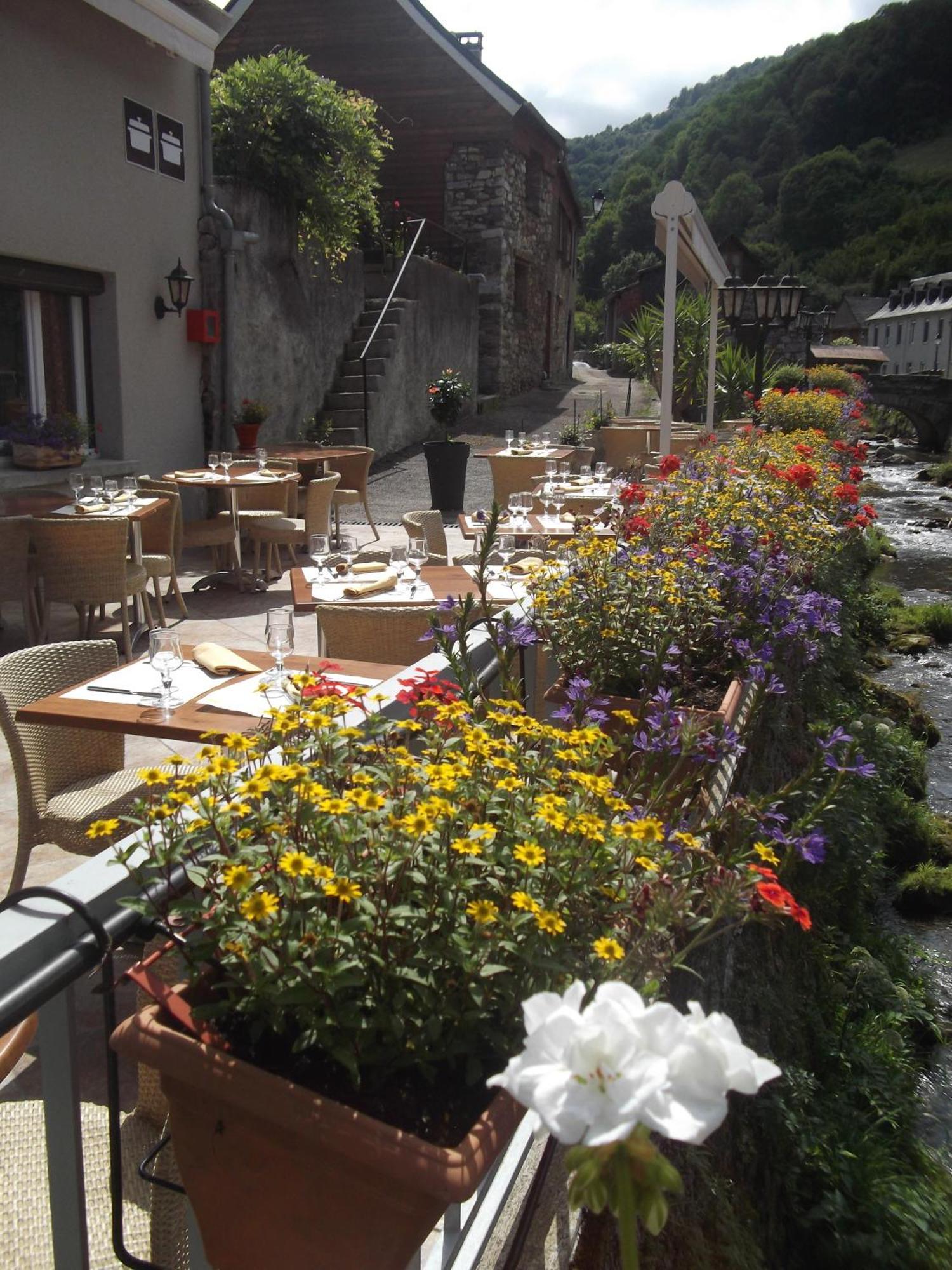 Hotel Logis Auberge De L'Isard Saint-Lary  Ngoại thất bức ảnh