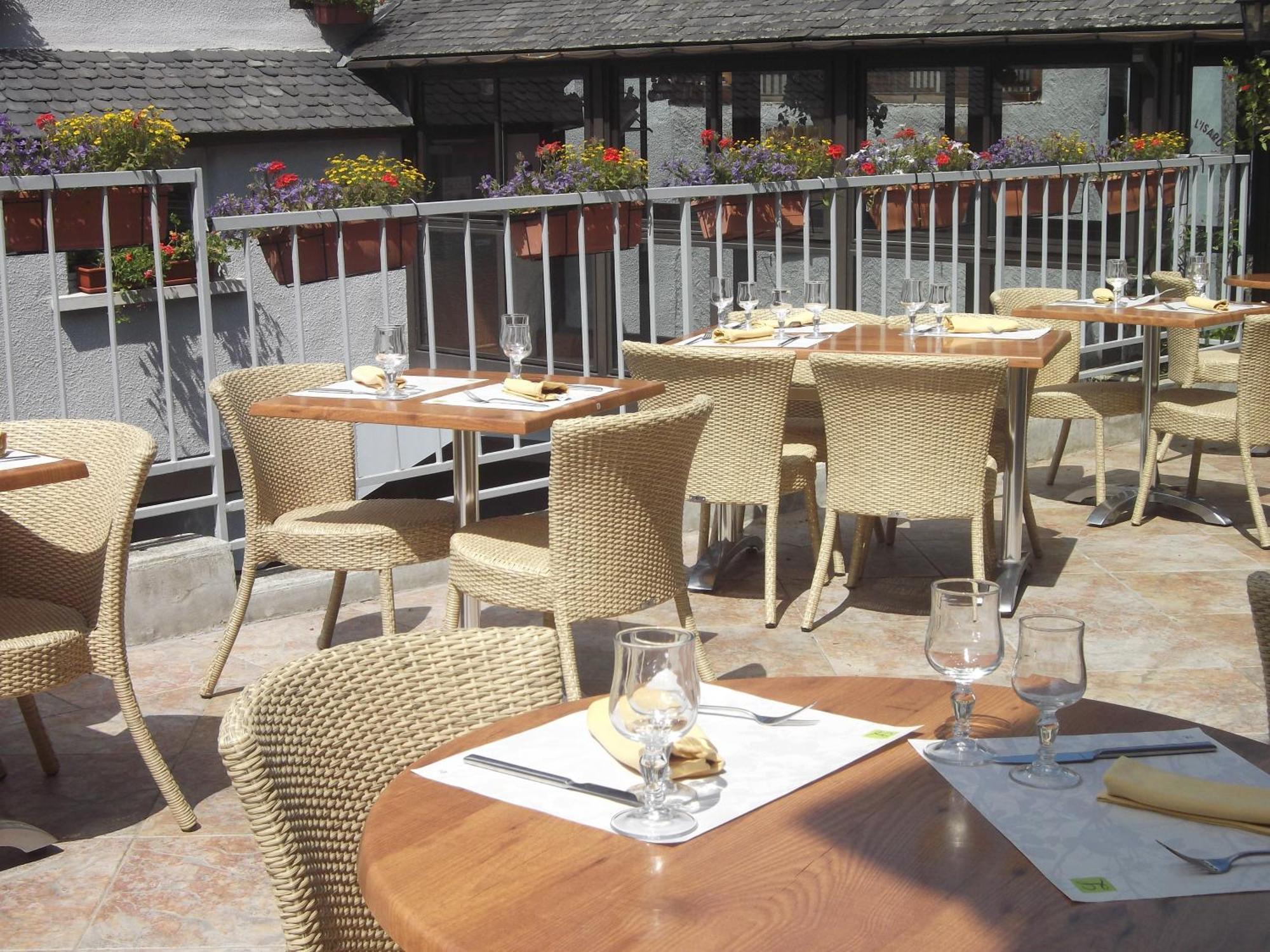 Hotel Logis Auberge De L'Isard Saint-Lary  Ngoại thất bức ảnh