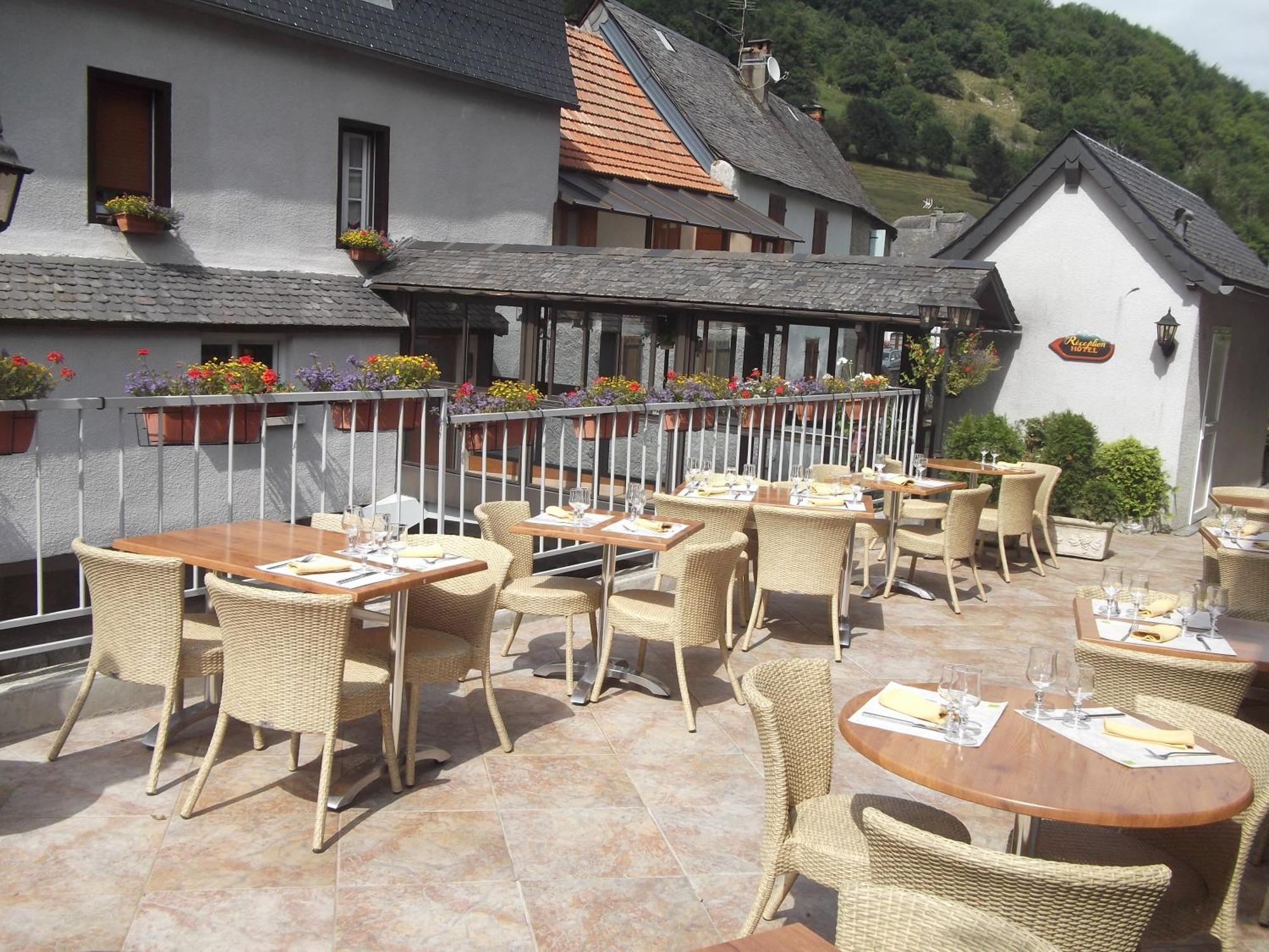 Hotel Logis Auberge De L'Isard Saint-Lary  Ngoại thất bức ảnh