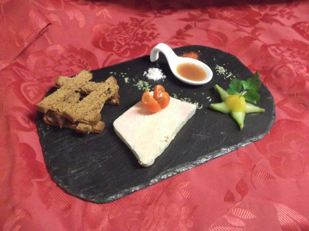 Hotel Logis Auberge De L'Isard Saint-Lary  Ngoại thất bức ảnh